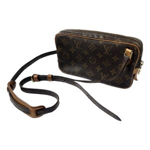 LOUIS VUITTON
Monogram Pochette Marly Bandouliere